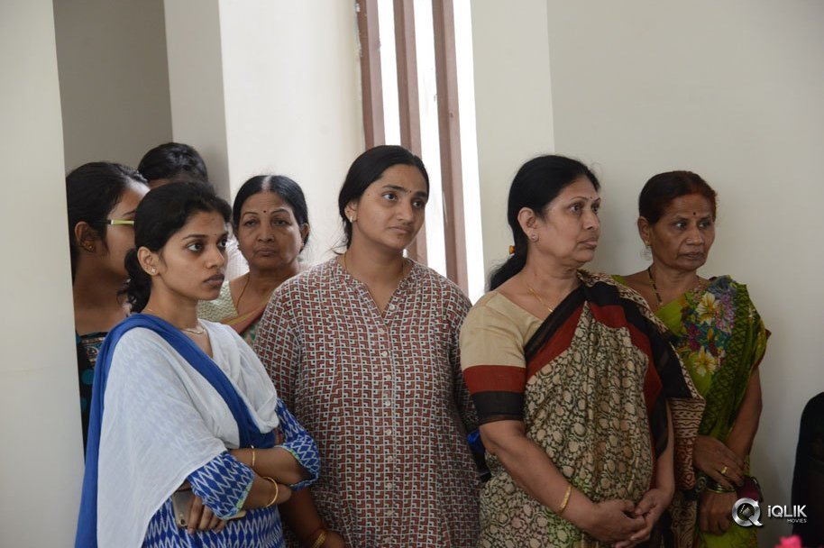 Celebs-Pay-Condolences-to-C-Narayana-Reddy